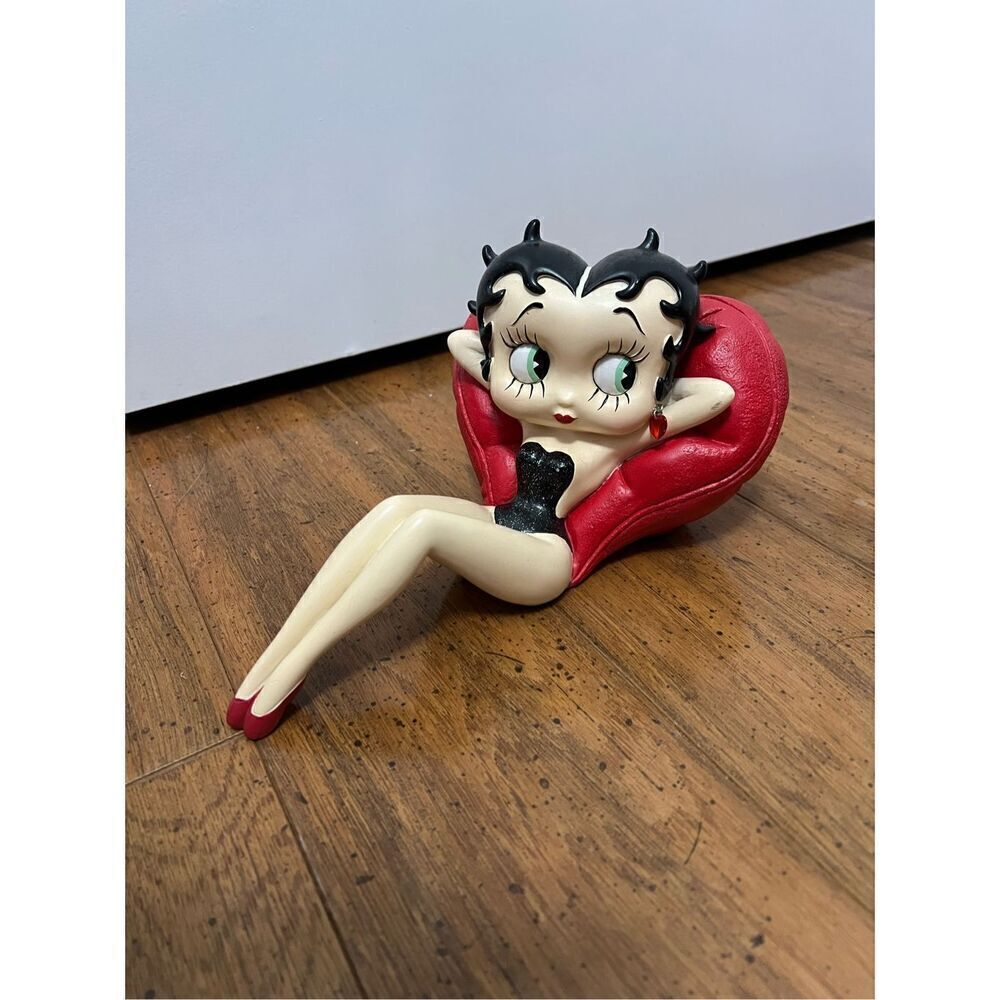 RARE Betty Boop Laying on a Heart Cushion KFS 2007 Figurine